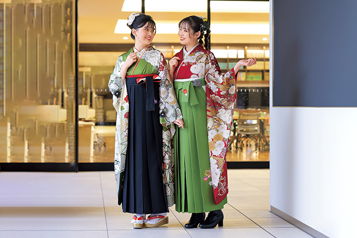 卒業袴を着たお嬢様たち